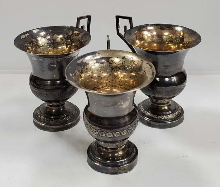 3 cescute din argint pentru servit tarie, cca. 1900