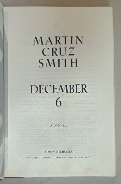 6 DECEMBER , a novel by MARTIN CRUZ SMITH , 2002 , PREZINTA HALOURI DE APA