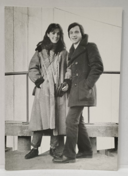 ACTORII CLAUDIU BLEONT si DIANA GHEORGHIAN , FOTOGRAFIE IN INTERIOR , 1985 -1986