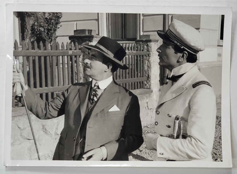 ACTORII ION DICHISEANU SI NIKI ATANASIU IN FILMUL PORTO FRANCO , FOTOGRAFIE CU DEDICATIA LUI ION DICIHISEANU , 1961