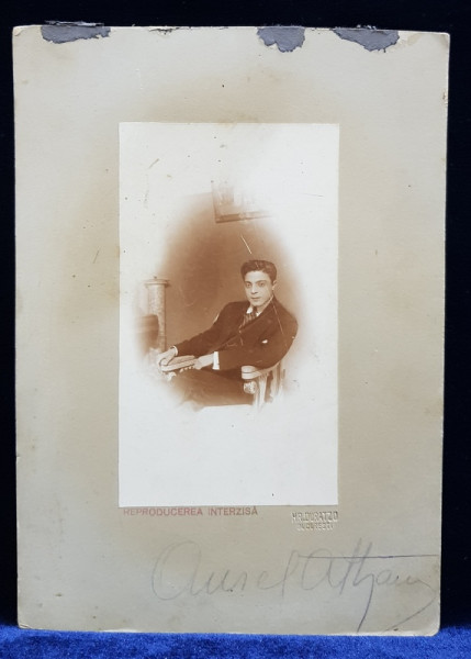 ACTORUL AUREL ATHANASESCU 1890 - 1965  , FOTOGRAFIE de HR. DURATZO - BUCURESTI  , PE CARTON , COLECTIA GEORGE FRANGU * , PERIOADA INETERBELICA