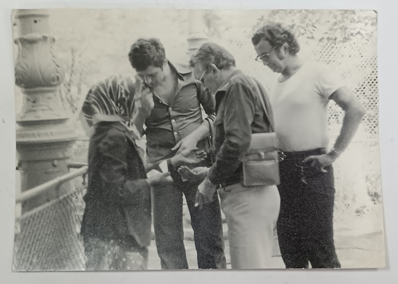 ACTORUL STEFAN TAPALAGA IN PAUZA UNEI FILMARI , FOTOGRAFIE , ANII '80