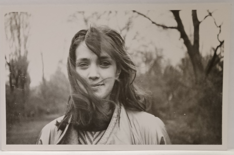 ACTRITA DIANA GHEORGHIAN , FOTOGRAFIE IN PARC , ANII '80