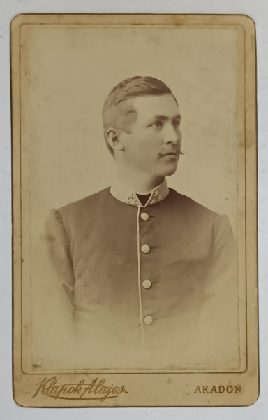ARAD , FOTOGRAF KLAPOK   ALAJOS , TANAR IN UNIFORMA , FOTOGRAFIE FORMAT C.D.V. , 1891