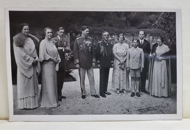 A.S.R . REGINA MARIA , REGELE CAROL II , PRINTUL NICOLAE , PRINTESA ILEANA , REGELE GEORGE AL - II - LEA  AL  GRECIEI , REGINA  ELISABETA A GRECIEI , REGELE ALEXANDRU  AL SERBIEI , REGINA MARIOARA A SERBIEI , FOTOGRAFIE TIP CARTE POSTALA , 1933