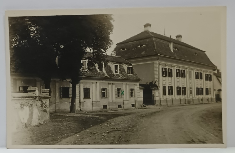 AVRIG , FATADA PRINCIPALA  A SANATORIULUI BRUCKENTHAL  VAZUTA DINSPRE STRADA , FOTOGRAFIE FORMAT CARTE POSTALA , INTERBELICA