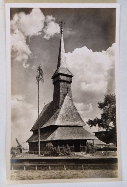 BISERICA DE LEMN DIN MUZEUL SATULUI , FOTOGRAFIE TIP CARTE POSTALA , INTERBELICA