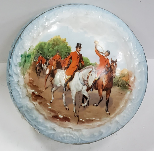 Bonboniera cu capac, Limoges, decorata cu scena de vanatoare, Secol XX