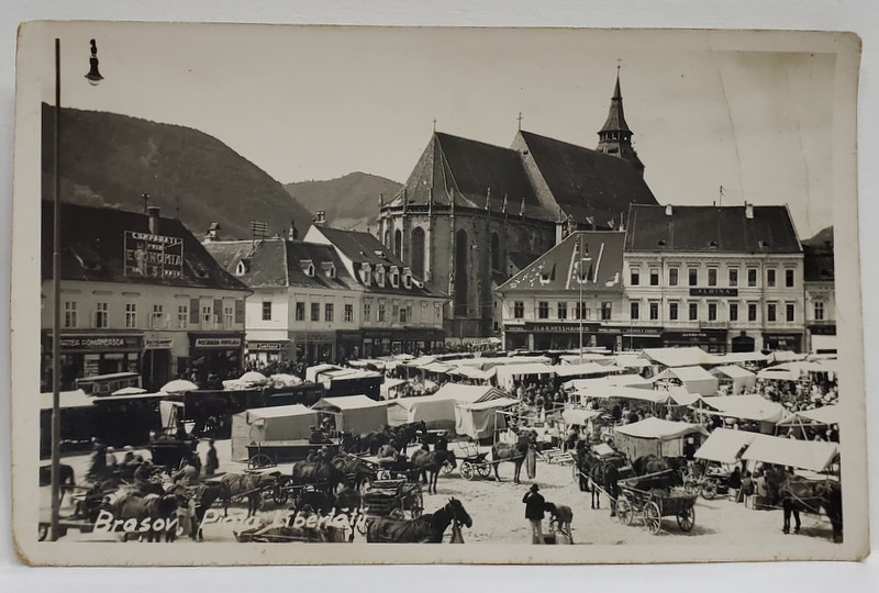 BRASOV , PIATA LIBERTATII  IN ZI DE TARG , CARTE POSTALA ILUSTRATA , INTERBELICA