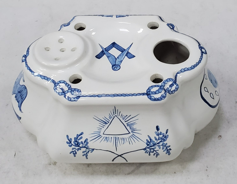 Calimara din faianta cu insemne masonice, Secol XX