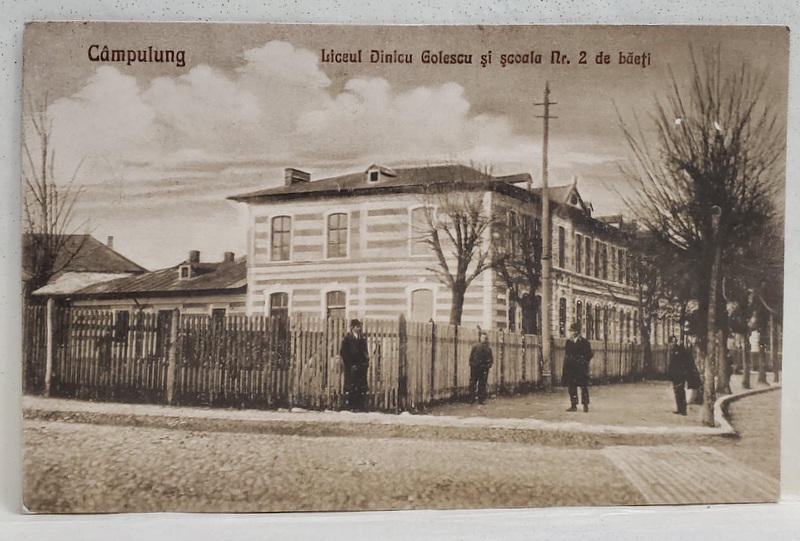 CAMPULUNG - LICEUL '' DINICU GOLESCU '' SI SCOALA NR. 2 DE BAIETI , CARTE POSTALA , ANII '20