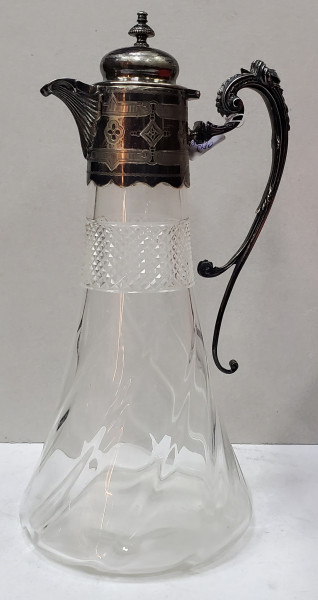 Carafa din cristal si montura din metal argintata, Perioada Interbelica