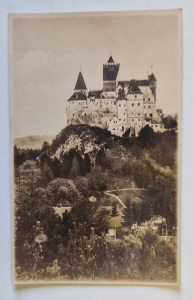 CASTELUL BRAN , FOTO. ORIG . E. FISCHER , TIP CARTE POSTALA , INTERBELICA