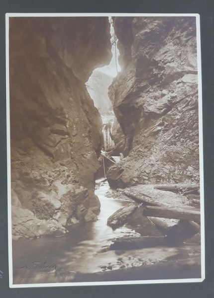 CHEILE BORCEI  - JUDETUL NEAMT  / MANASTIREA POLOVRACI , FOTOGRAFII PRINSE PE CARTON , FATA - VERSO , FOTOGRAF NICOLAE TATU , MONOCROME, PERIOADA INTERBELICA