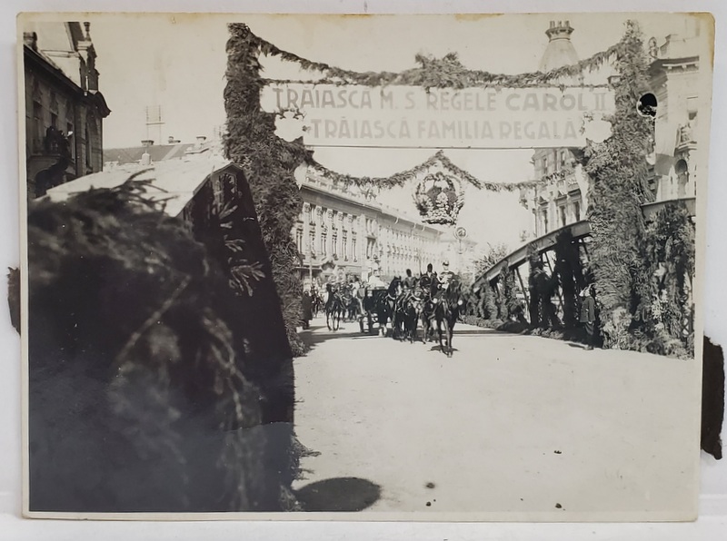 CLUJ , SERBARILE UNIVERSITARE , SOSIREA FAMILIEI REGALE ROMANE PE PODUL PESTE SOMES , FOTOGRAFIE , 1930