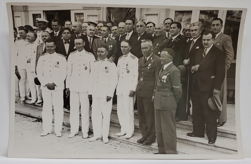 CONSTANTIN I. ANGELESCU , FOST PRIM - MINISTRU , FOTOGRAFIE DE GRUP CU OFITERI SI CIVILI , ANII  '30