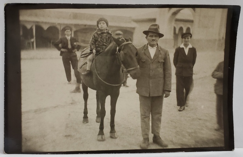 COPIL CALARE PE CAL , SCENA DE GRUP , CARTE POSTALA , 1930