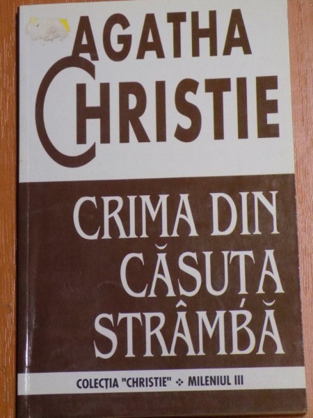 CRIMA DIN CASUTA STRAMBA de AGATHA CHRISTIE