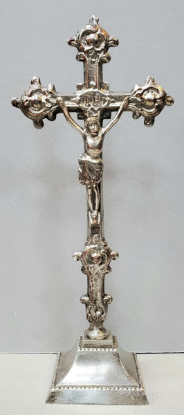 Crucifix din metal argintat, Secol XX