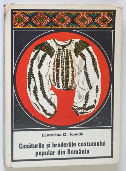 CUSATURILE SI BRODERIILE COSTUMULUI POPULAR DIN ROMANIA de ECATERINA D. TOMIDA , 1972 *DEDICATIE