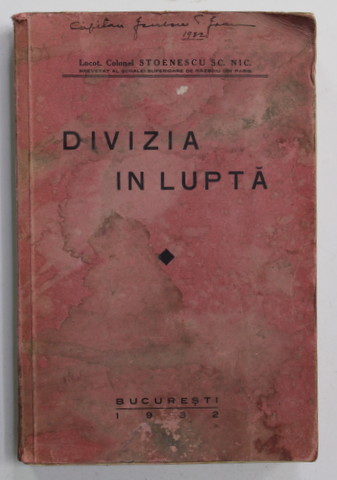 DIVIZIA IN LUPTA  de LOCOT. COLONEL STOENESCU SC. NIC . VOLUMUL I - GENERALITATI IN DEFENSIVA , 1932 , PREZINTA PETE SI HALOURI DE APA , URME DE UZURA , CARE NU AFECTEAZA TEXTUL *