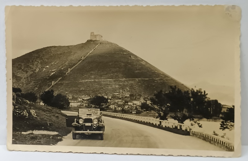 DOAMNA COLETTE BILCIURESCU DE LA LEGATIA ROMANA DIN ROMA , IN AUTOMOBIL , ITALIA , FOTOGRAFIE , PERIOADA  INTERBELICA
