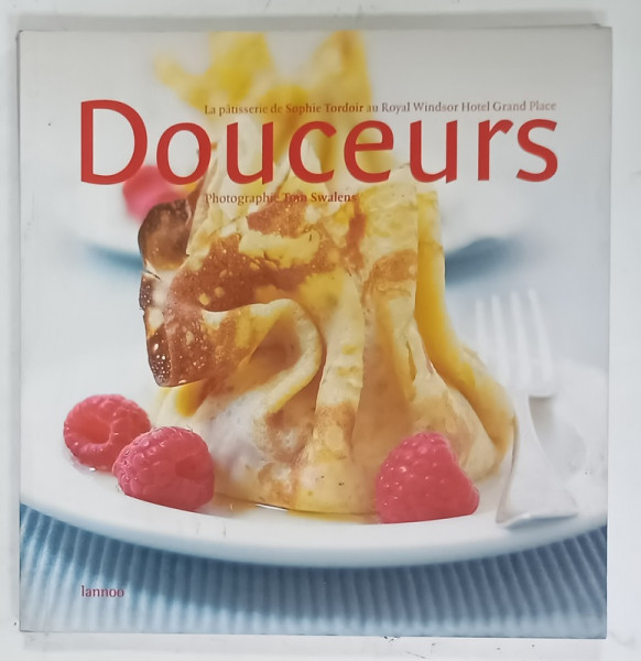 DOUCEURS , LA PATISSERIE de SOPHIE TORDOIR AU ROYAL WINDSOR HOTEL GRAND PLACE , photographie de TOM SWALENS , 2005