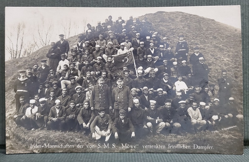 ECHIPAJUL NAVEI GERMANE S.M.S. '' MOWE '' , POZA DE GRUP CU STEAG TURCESC , CARTE POSTALA , 1916