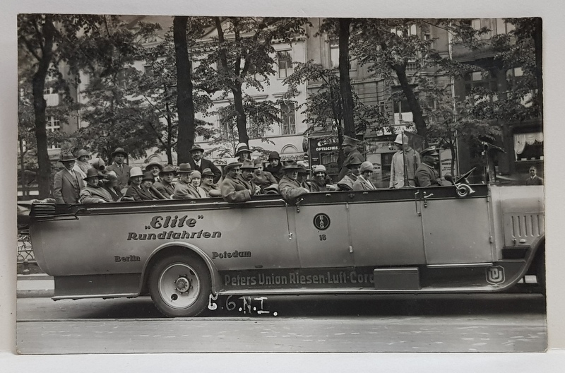 EXCURSIONISTI IN MASINA DECAPOTABILA SPECIALA  IN  BERLIN , CARTE POSTALA ILUSTRATA , MONOCROMA, CIRCULATA , DATATA 1928