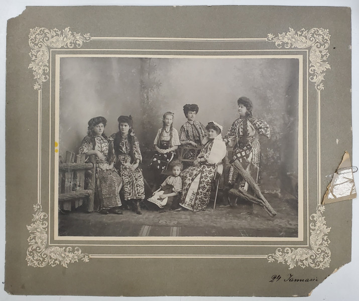 FEMEI IN PORT POPULAR ROMANESC , POZA IN INTERIOR , DATATA  24 IANUARIE 1908