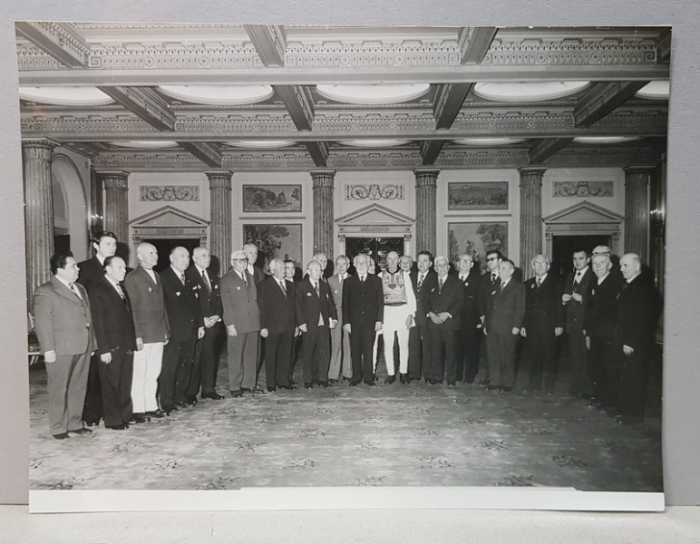 FOSTI PARTICIPANTI LA MAREA ADUNARE NATIONALA DE LA ALBA IULIA DIN 1918 , 1 DEC. ,  DECORATI , FOTOGRAFIE , DATATA 2 DECEMBRIE , 1978