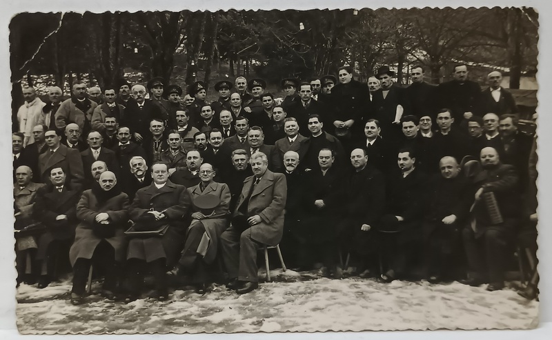 FOTO - ATELIER J. DREHER , BOCSA - MONTANA - VASIOVA , PARTICIPANTI LA CURSUL DE APARARE PASIVA , FOTOGRAFIE DE GRUP , FEBRUARIE 1940