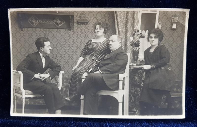 FOTO J. MENCER , PLOIESTI , FOTOGRAFIE DE FAMILIE , TIP CARTE POSTALA , 1922