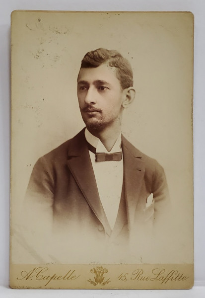 FOTOGRAF A. CAPELLE , PARIS , PORTRETUL CU DEDICATIE PENTRU DOCTORUL A. MARCU DIN CRAIOVA , FOTOGRAFIE CABINET , SFARSITUL SEC. XIX