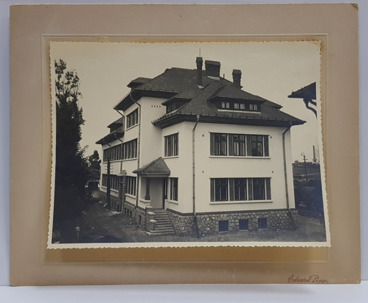 FOTOGRAF EDUARD POPP , PLOIESTI , CLADIRE ROMANESCA  NOUA , FATADE EXTERIOARE , FOTOGRAFIE MONOCROMA  , PERIOADA INTERBELICA