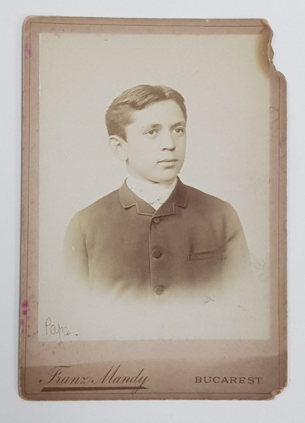 FOTOGRAF FRANZ MANDY , BUCURESTI , TANAR ELEV  , PORTRET , FOTOGRAFIE TIP CABINET , SFARSITUL SECOLULUI XIX