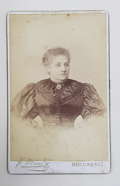 FOTOGRAF FRANZ MANDY , FEMEIE CU ROCHIE NEAGRA , FOTOGRAFIE TIP C.D.V.