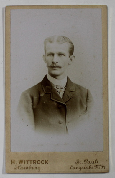 FOTOGRAF H. WITTROCK , HAMBURG , PORTRETUL UNUI TANAR , FOTOGRAFIE C.D.V. , SFARSITUL SEC. XIX