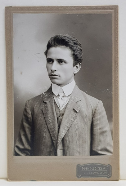 FOTOGRAF M. K. DUDINSKI , CRAIOVA , PORTRET DE BARBAT , FOTOGRAFIE TIP CABINET , DATATA 1927