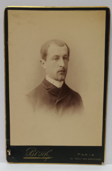 FOTOGRAF von  BOSCH , PARIS , DOMN CU GULER ALB , FOTO CABINET , CCA. 1900