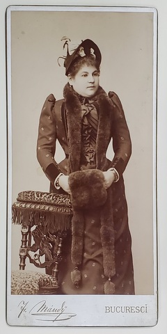 FRANZ MANDY , BUCURESTI , DOAMNA THEODORA CAZZAVILLAN , FOTOGRAFIE TIP CABINET , 1891