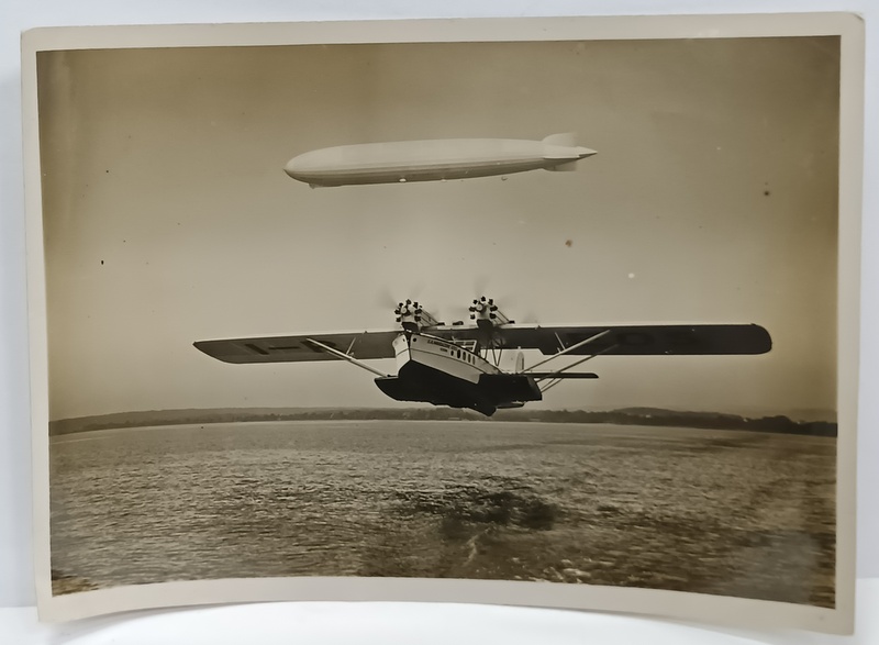 HIDROAVION BIMOTOR SI ZEPPELIN , SURVOLAND UN CURS DE APA , FOTOGRAFIE , PERIOADA INTERBELICA