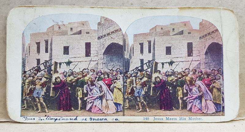 IISUS HRISTOS DUCAND CRUCEA SI FECIOARA MARIA PE DRUMUL CALVARULUI , FOTOGRAFIE STEREOSCOPICA , POLICROMA, PE CARTON , CCA. 1900