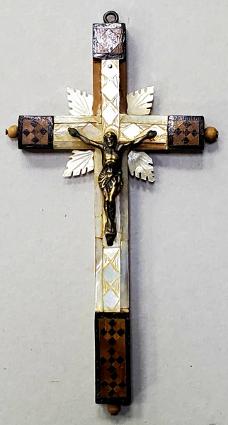 Iisus Rastignit, Cruce din lemn cu aplicatii din sidef, Secol XX