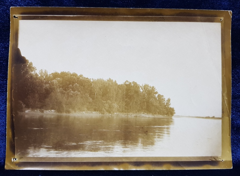 IZBICENI , PE MALUL OLTULUI , FOTOGRAFIE MONOCROMA, PE HARTIE LUCIOASA , DATATA 1909