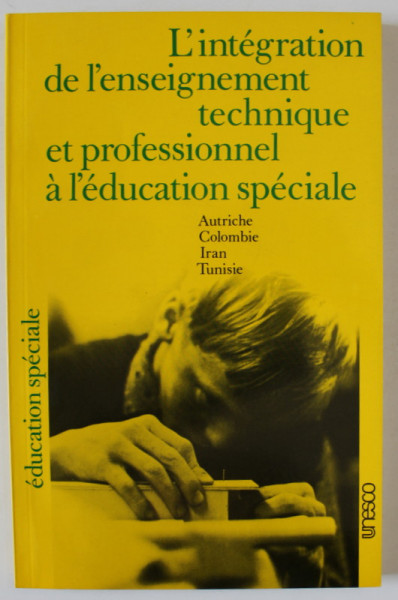 L 'INTEGRATION DE L 'ENSEIGNEMENT TECHNIQUE ET PROFESSIONEL A L 'EDUCATION  SPECIALE , AUTRICHE , COLOMBIE , IRAN , TUNISIE , 1977