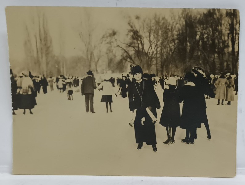LA PATINOAR , FOTOGRAFIE , IANUARIE , 1914