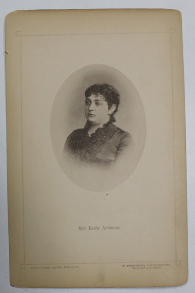 Mad. BASILE ARVENESE  , FOTOGRAFIE DIN  ALBUMUL  NATIONAL , SERIE DE BUCAREST , EDITEUR LYONEL BONDY , FOTOGRAF W. CRONENBERG , CCA .  1900