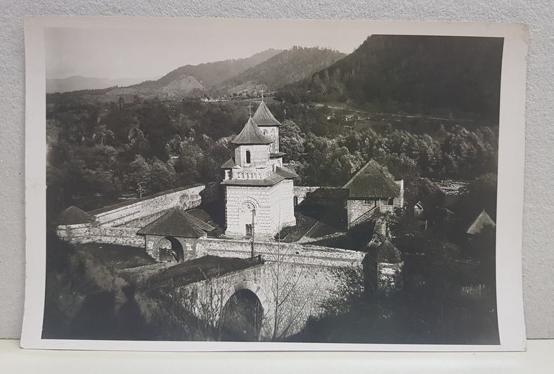 MANASTIREA CORNET , JUDETUL VALCEA , FOTOGRAFIE PANORAMICA, MONOCROMA, PE HARTIE LUCIOASA , PERIOADA INTERBELICA