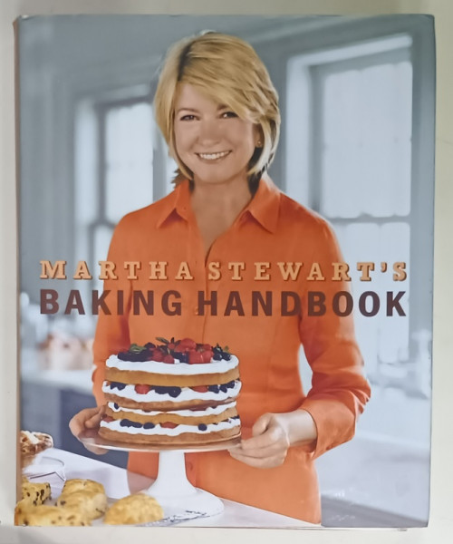 MARTHA  STEWART 'S BAKING HANDBOOK , photographs by JONATHAN LOVEKIN , 2005